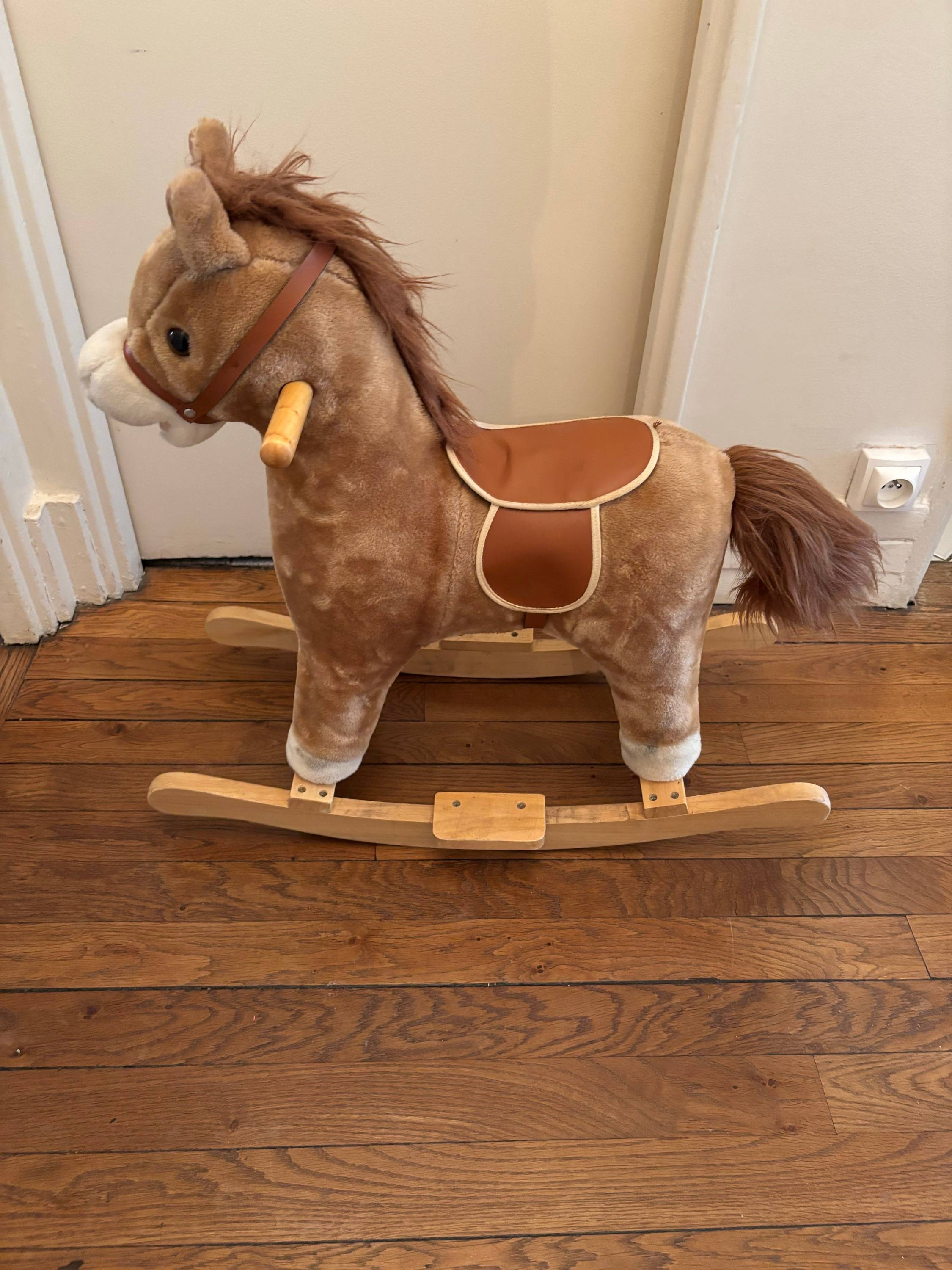 Vends cheval à bascule tout doux