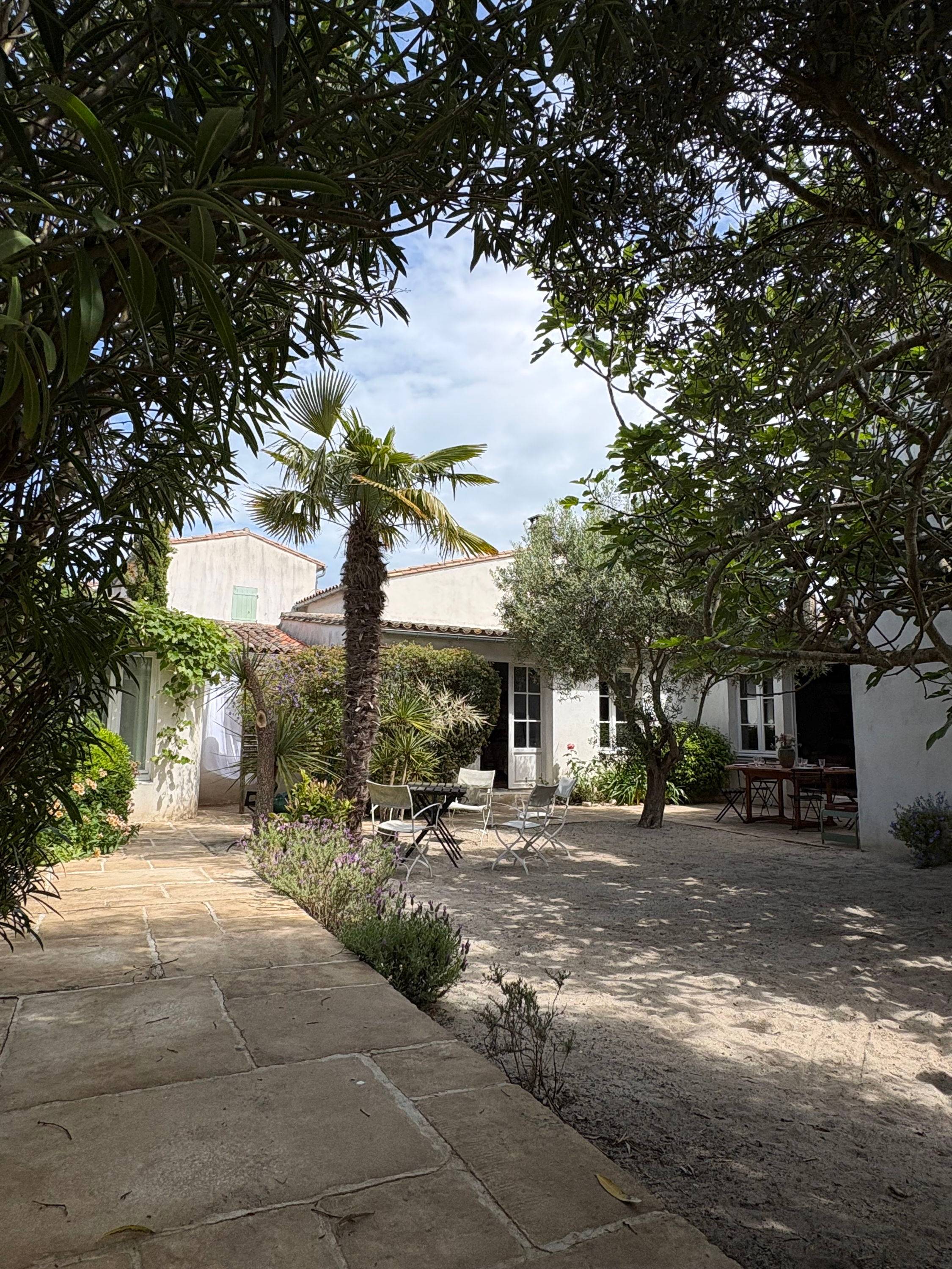 Loue maison confortable de village en U de 190m² sur jardin privé - 14 couchages - Loix-en-Ré