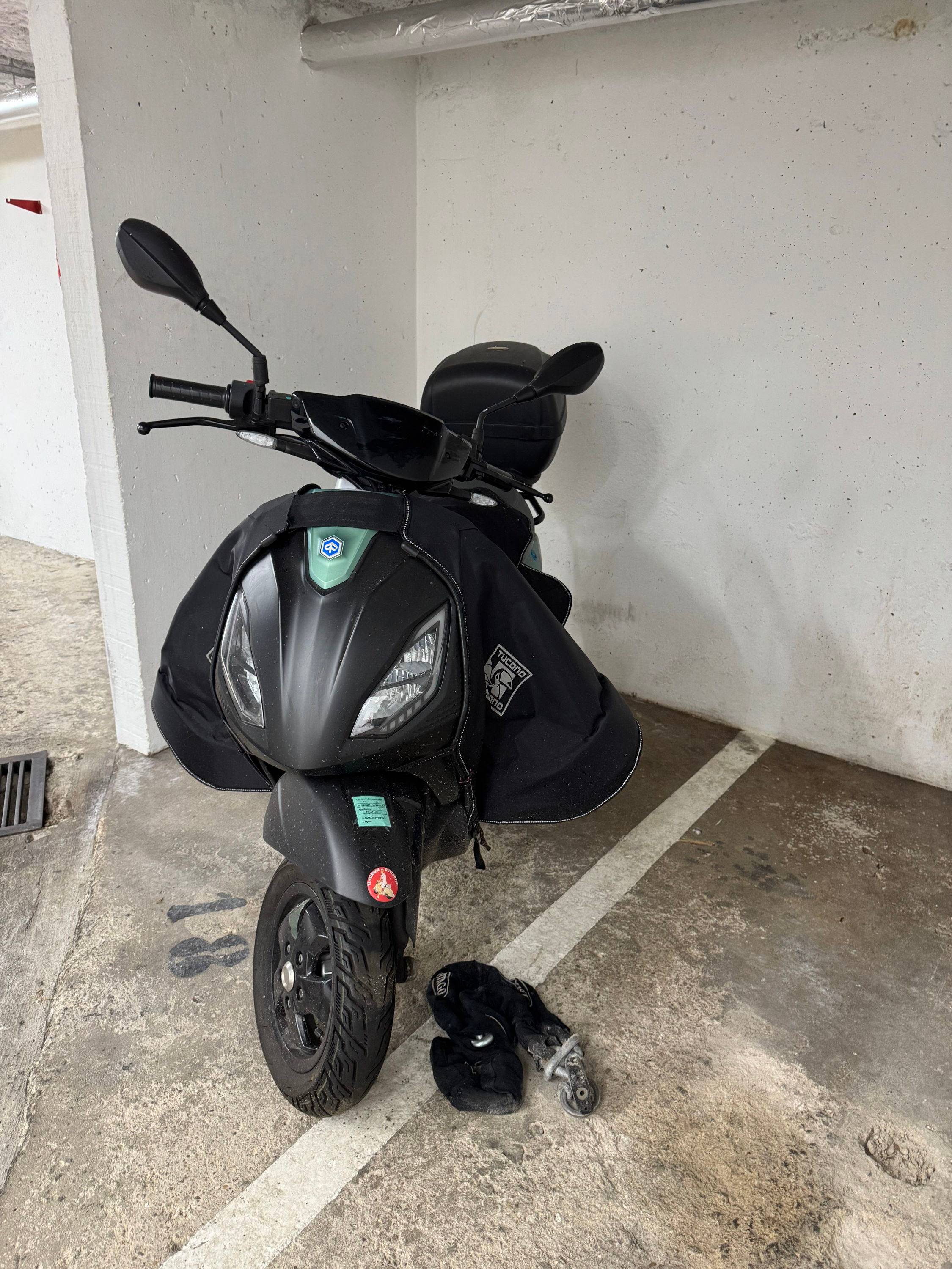 Vends scooter Piaggio électrique, 2022, 3430km