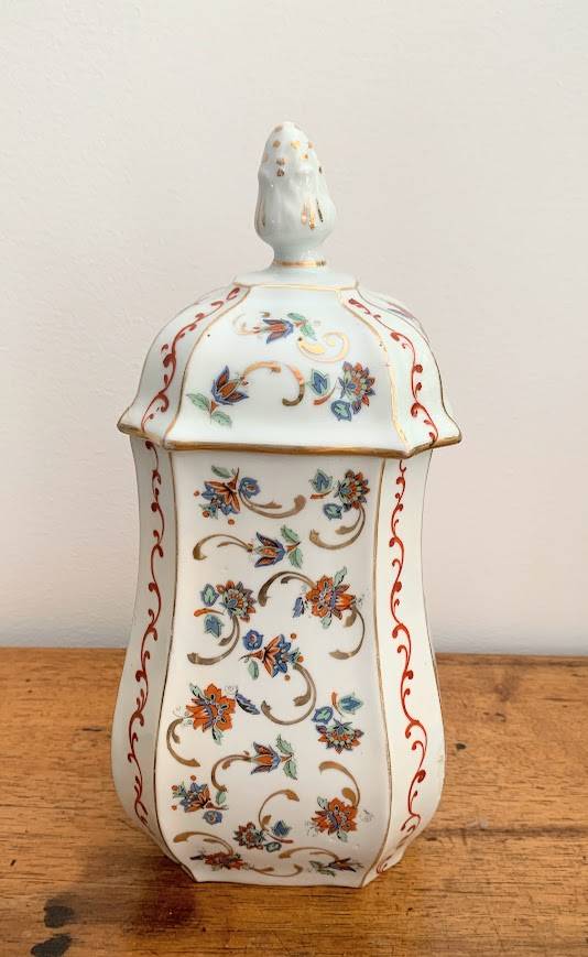 Vends pot ancien en porcelaine de Couleuvre