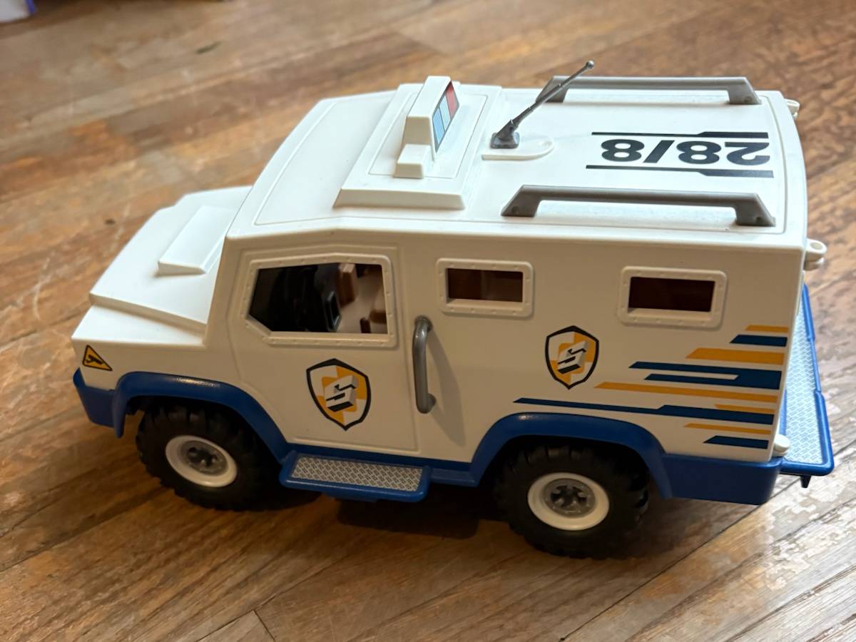 Vends fourgon blindé de police iconique Playmobil comme neuf