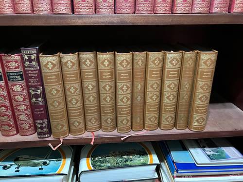 Vends 10 tomes reliés La Monarchie Française