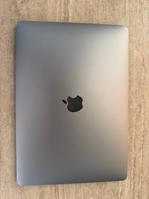 Vends MacBook Air M1 8 Go / 256 Go gris sidéral avec station d’accueil