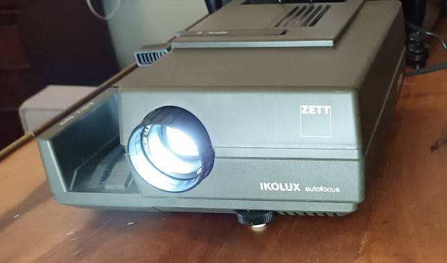 Vends projecteur diapositives Zeiss Ikon Ikolux autofocus