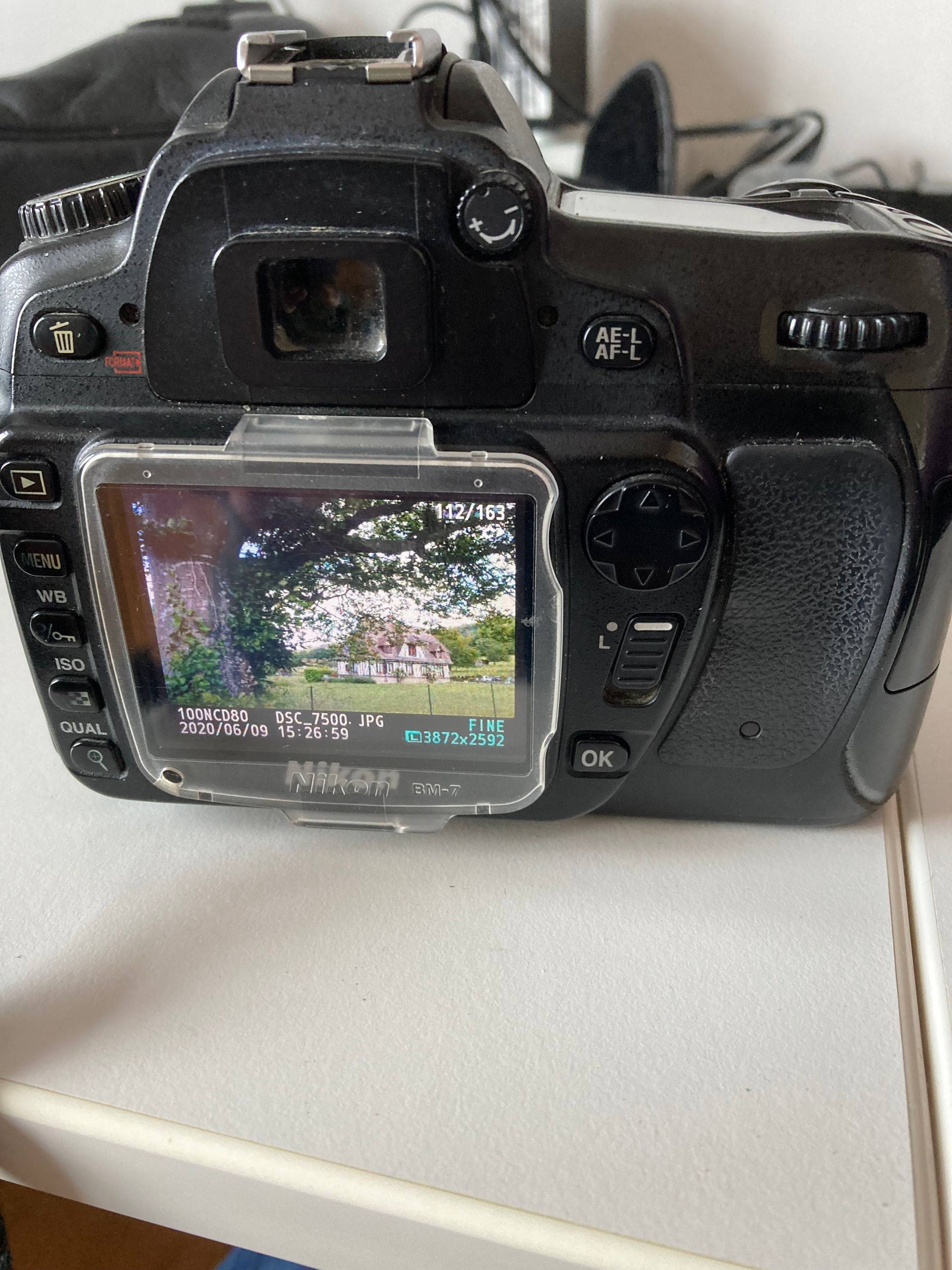 Vends appareil photo reflex Nikon D80 avec zoom 35-70 (3.3-4.5) + zoom Tamron 18-270 + bagues macro