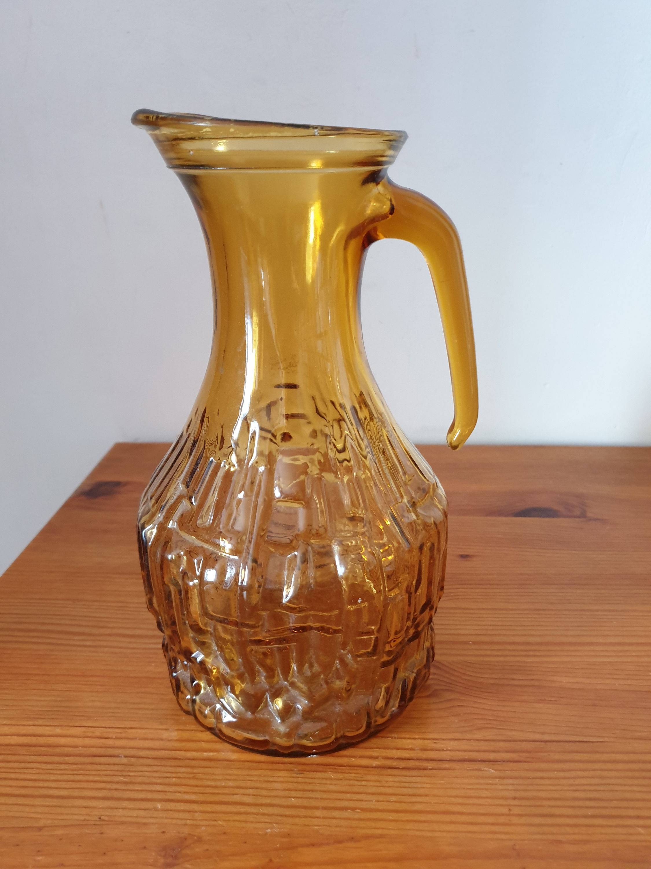 Carafe à anse italienne vintage Bormioli verre moulé ambré 12x23 cm