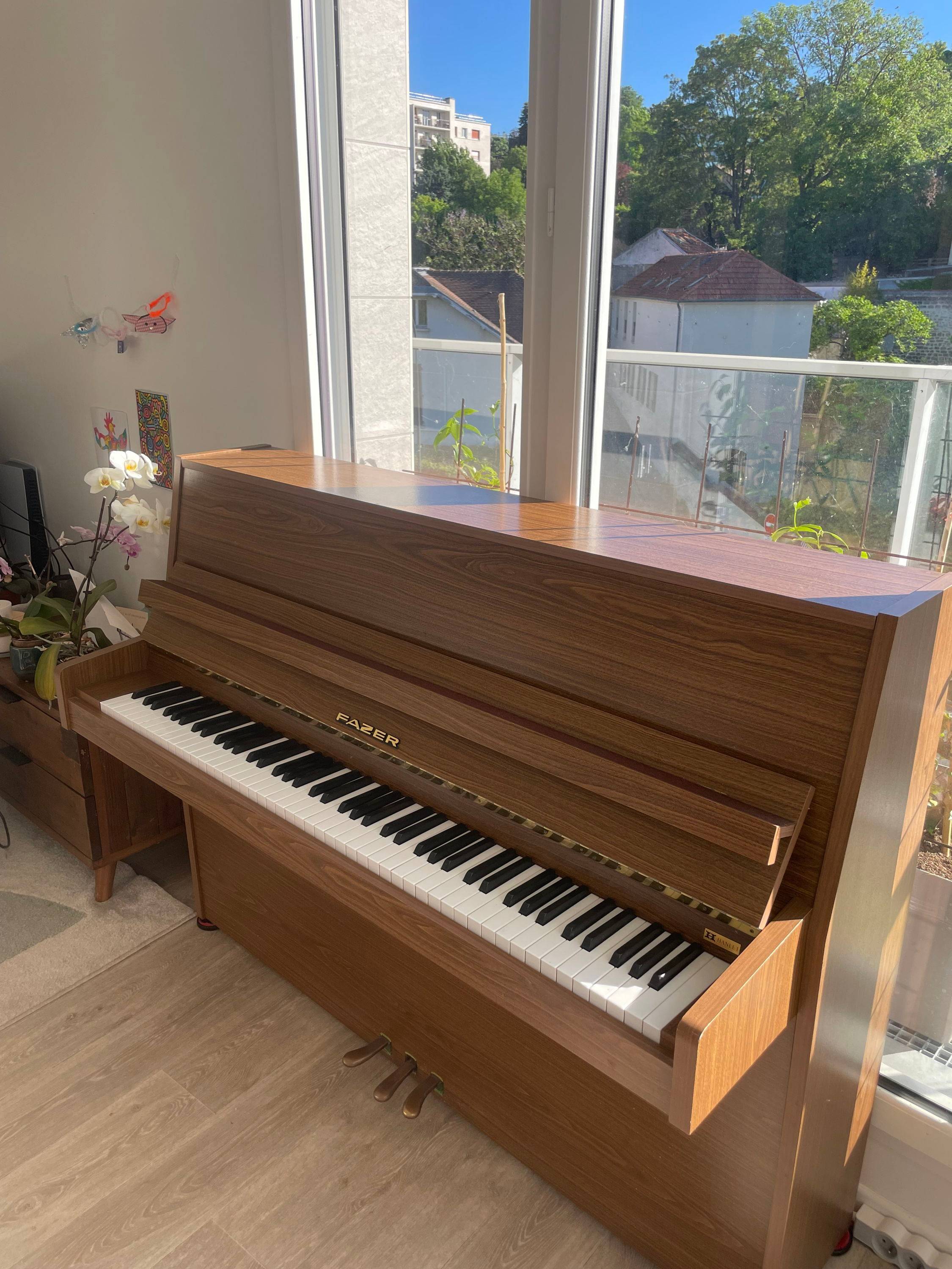 Vends piano d’étude Fazer en très bon état