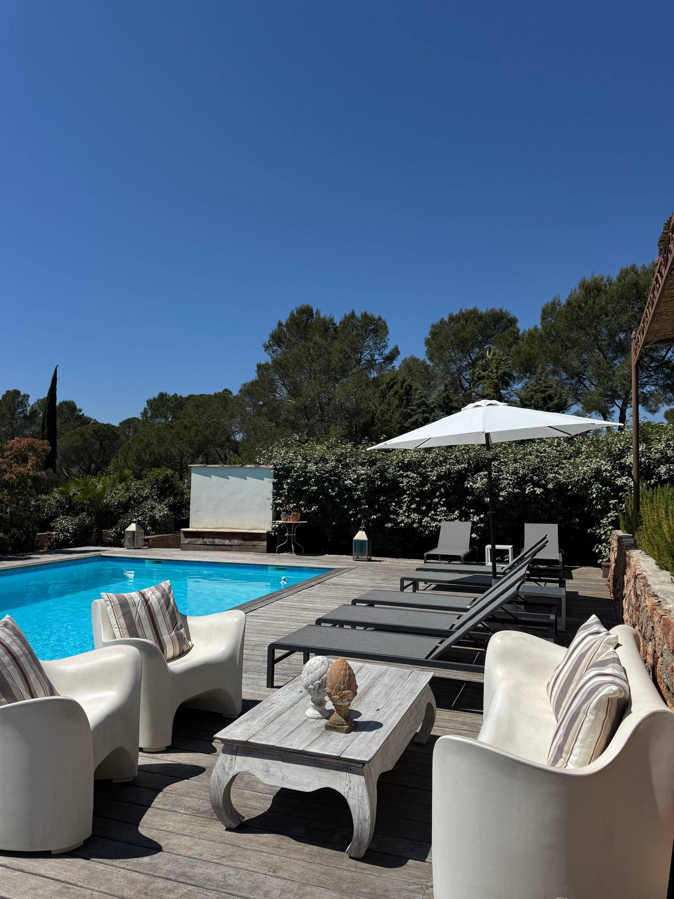 Loue chambre dans villa avec piscine et petit déjeuner inclus - 2 couchages