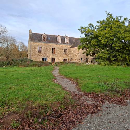 Loue maison de caractère rénovée, proche Surzur- calme-deux installations-18/22 couchages-campagne 10mn plages