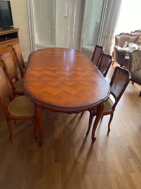 Vends table de salle à manger en merisier avec 6 chaises