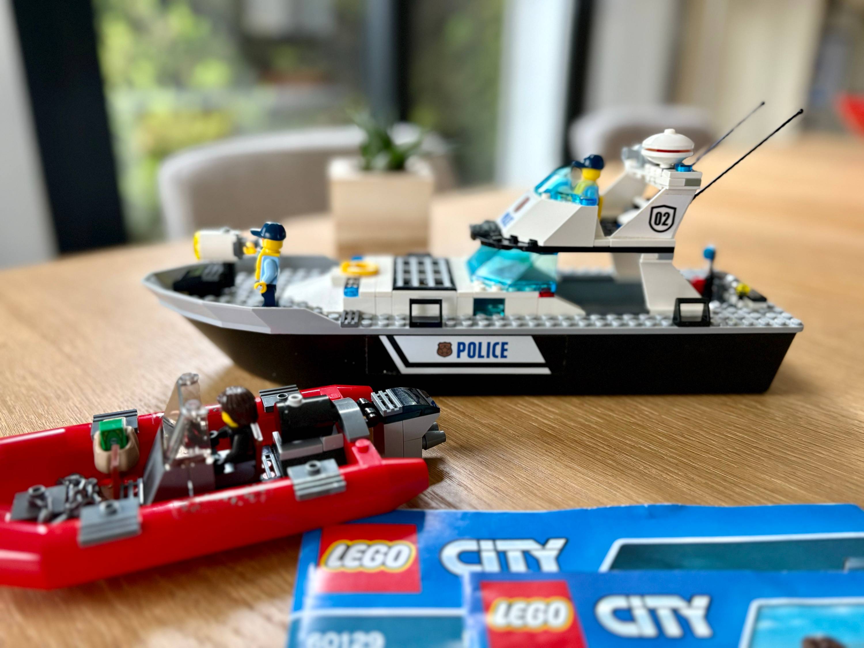 Vends Lego City 60129 - le bateau de patrouille de la police