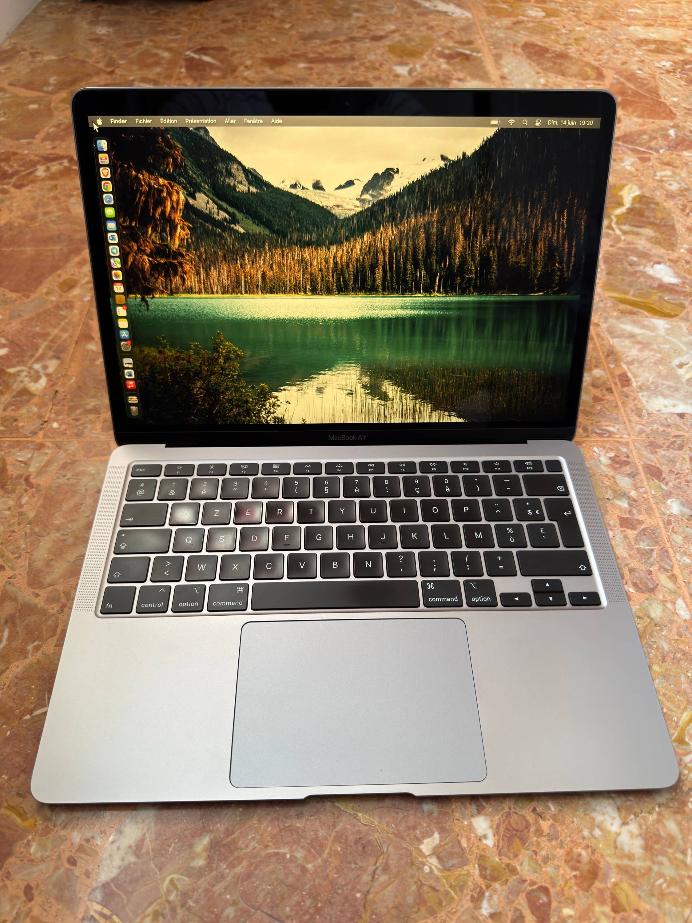 Vends MacBook Air 13" (2020) - Retina - Gris sidéral - État parfait