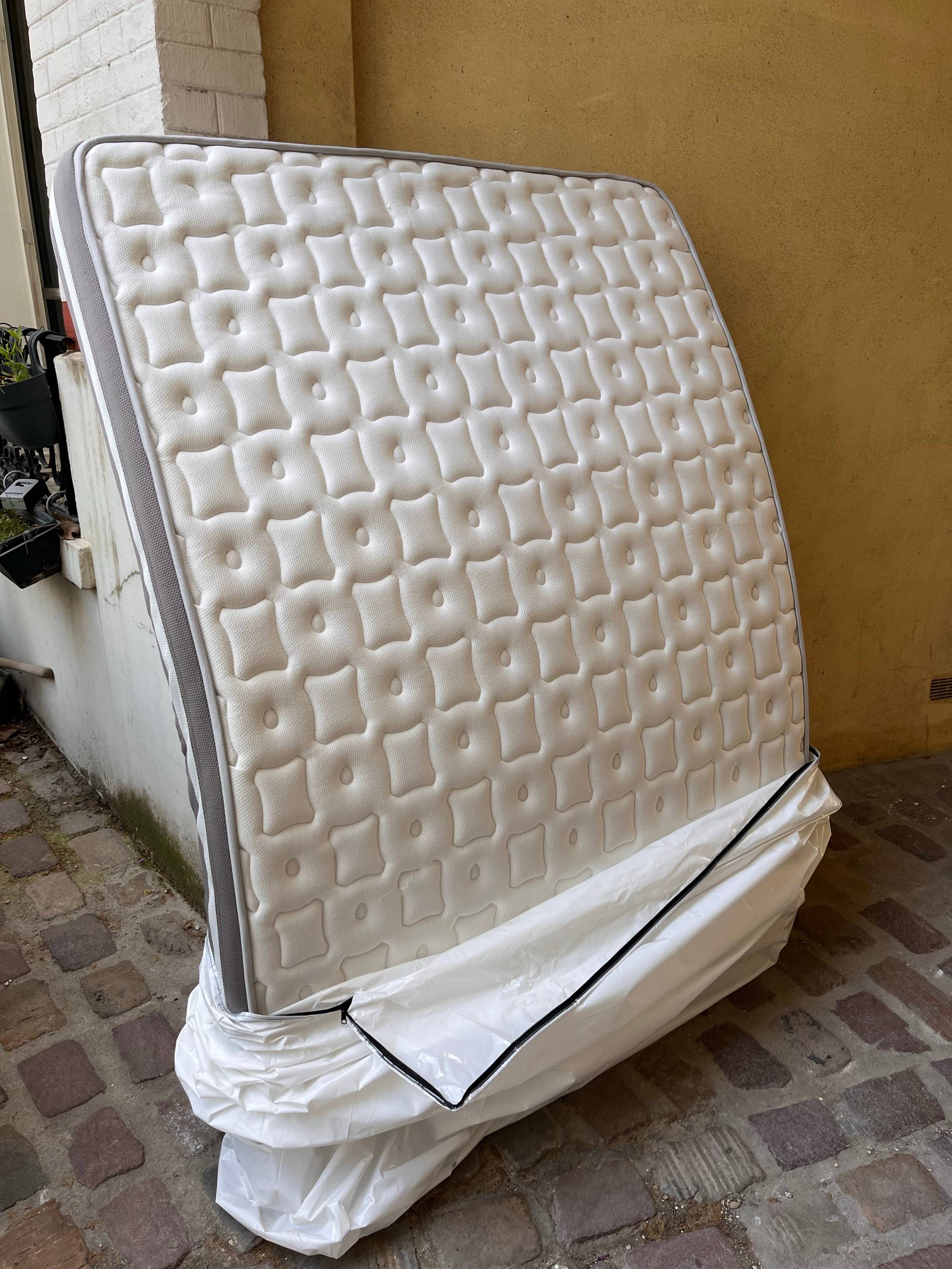 Vends matelas mémo plus marque Septnuits 140x190