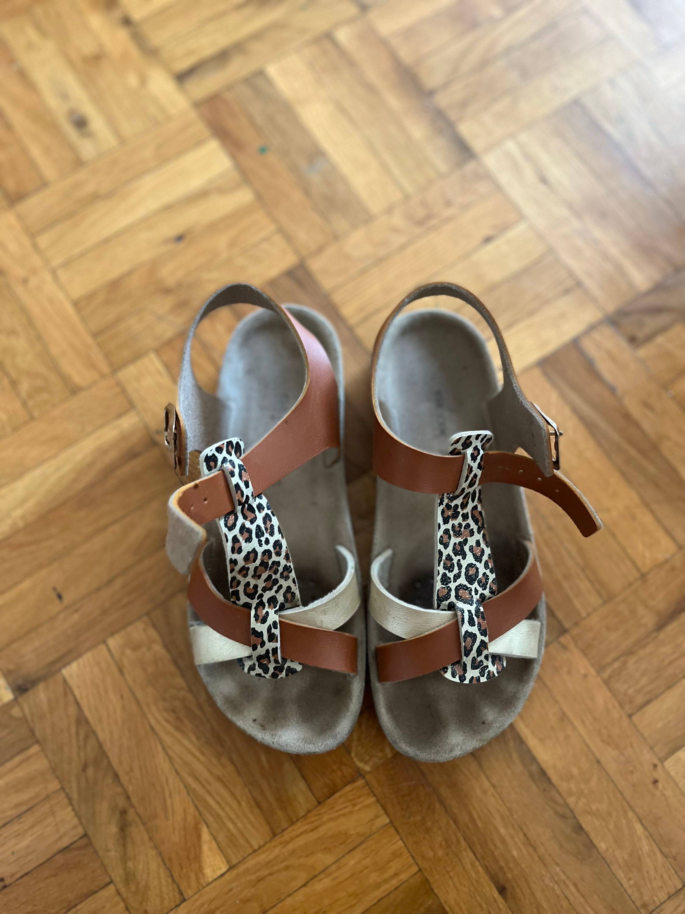 Vends Sandales enfants GEOX TAILLE 33 BON ETAT