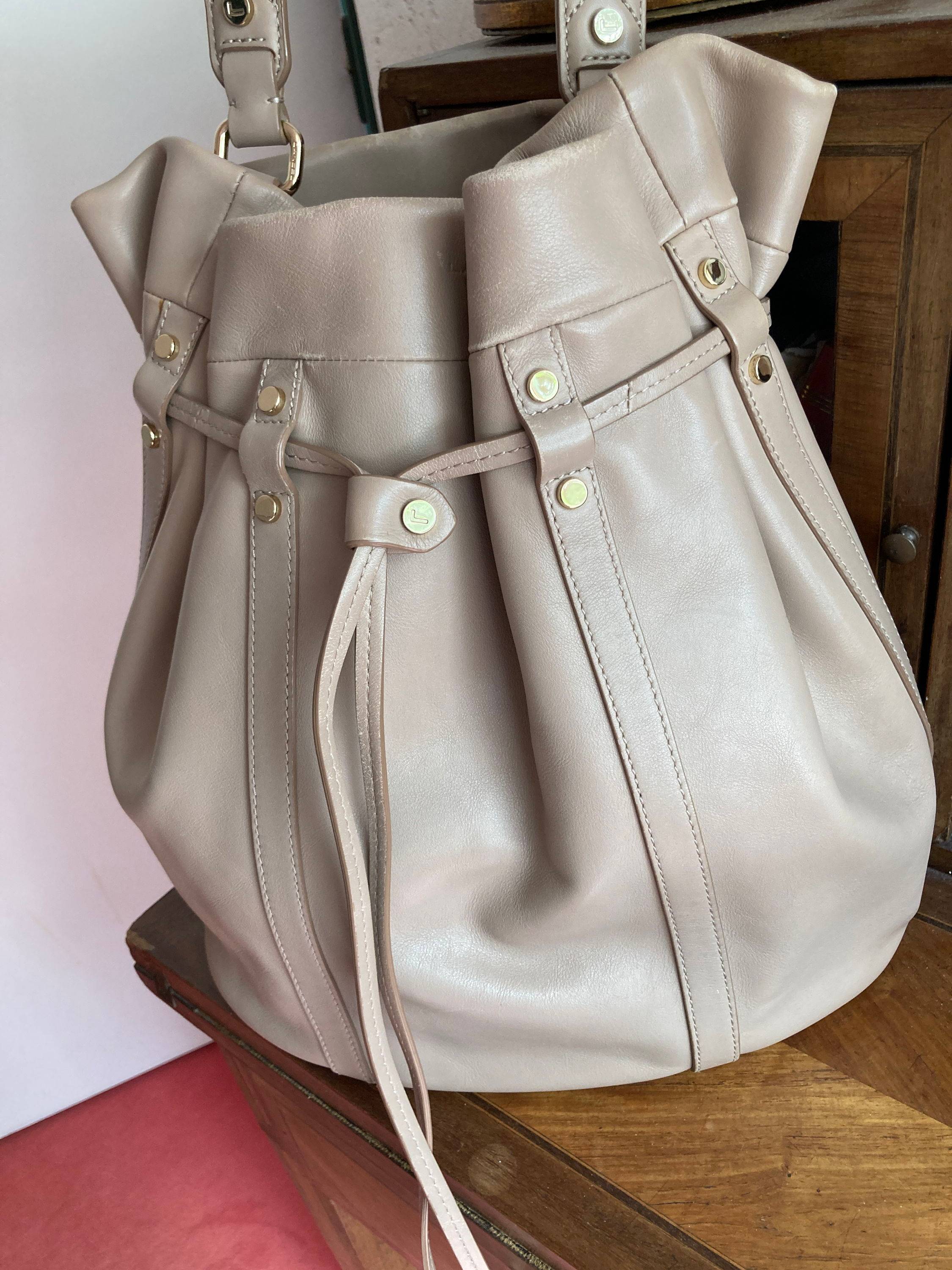 Vends sac seau Lancel "Brigitte" cuir premium beige très bon état avec pochette intérieure en cuir amovible