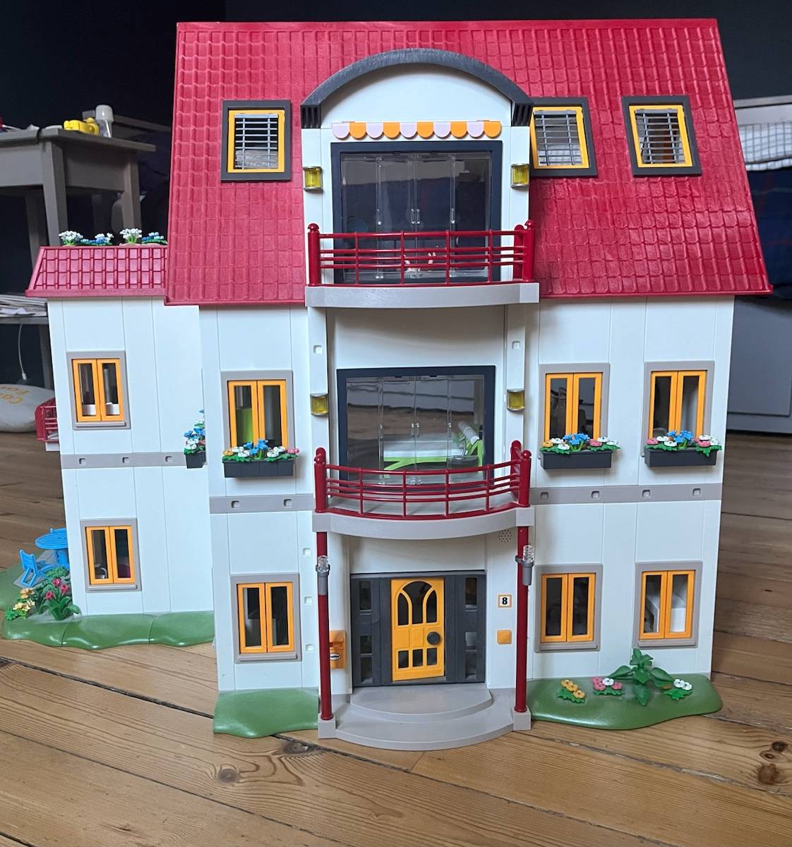 Vends maison Playmobil avec agrandissements et meubles