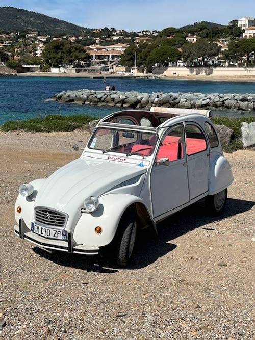 Vendons belle 2 CV speciale 6 année 1983