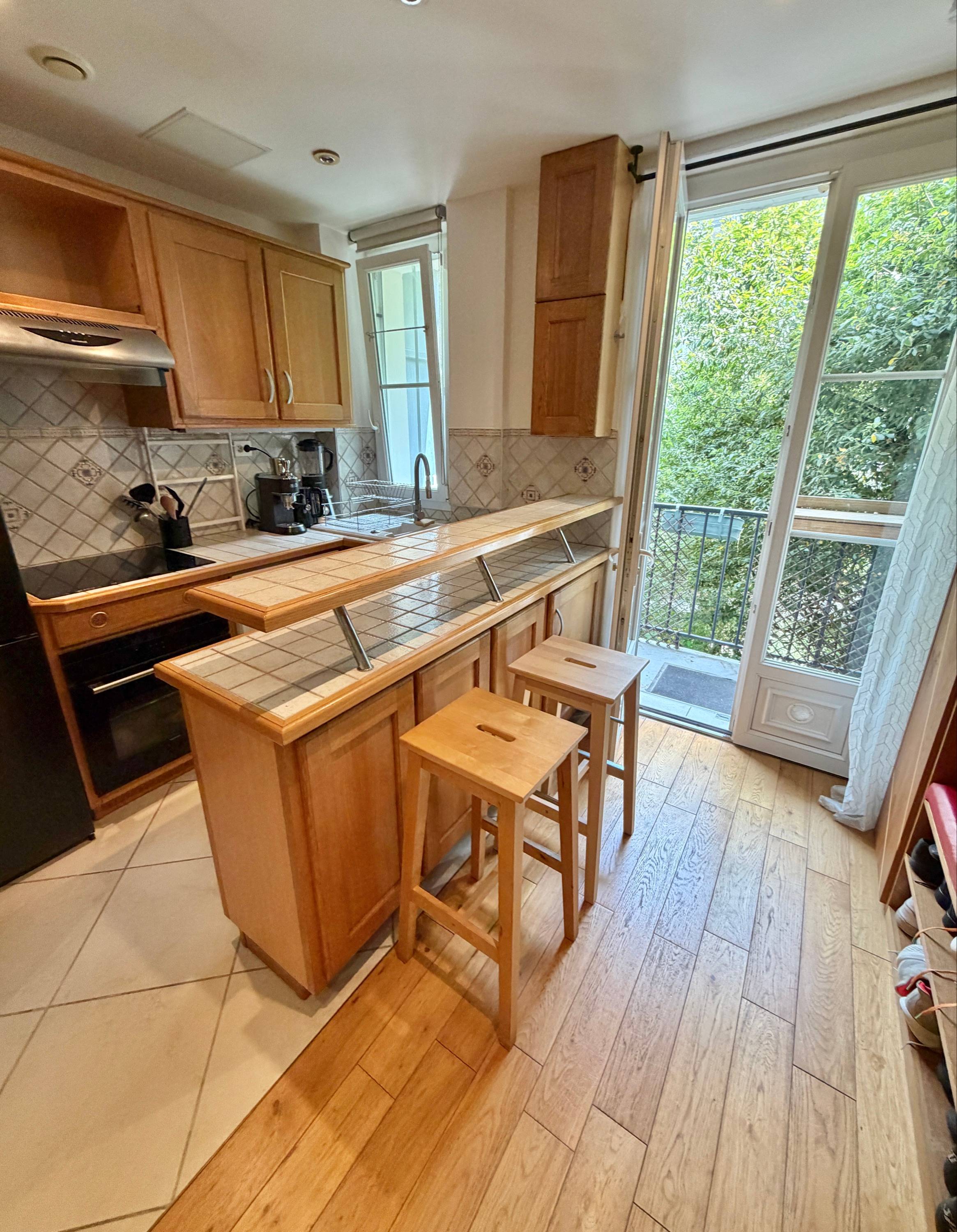 Vends appartement plein de charme sur cour arborée - 28m² - Paris 17ème