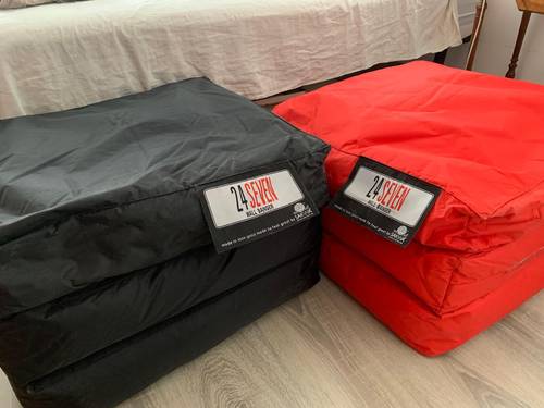 Vends deux poufs transformables en siège ou matelas