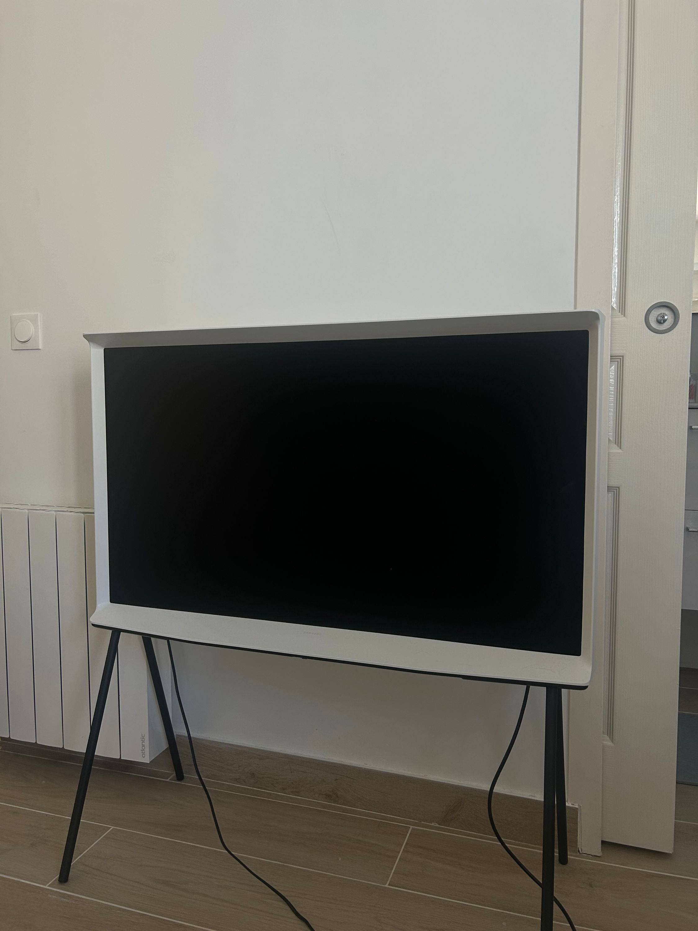 Vends Samsung Serif TV 43" blanc 4k