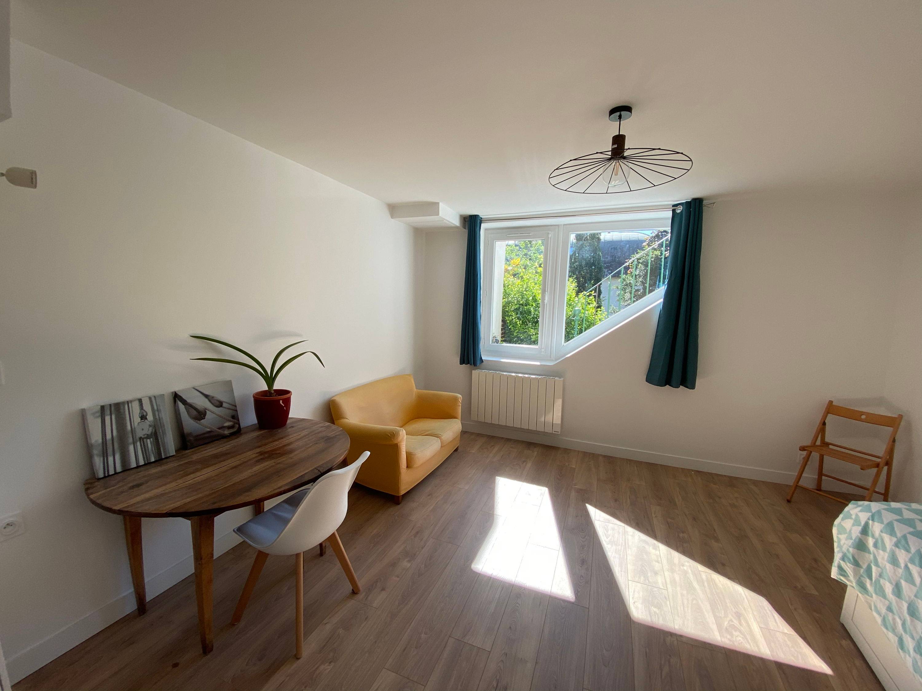 Loue studio 25m² - centre ville de Suresnes proche transports