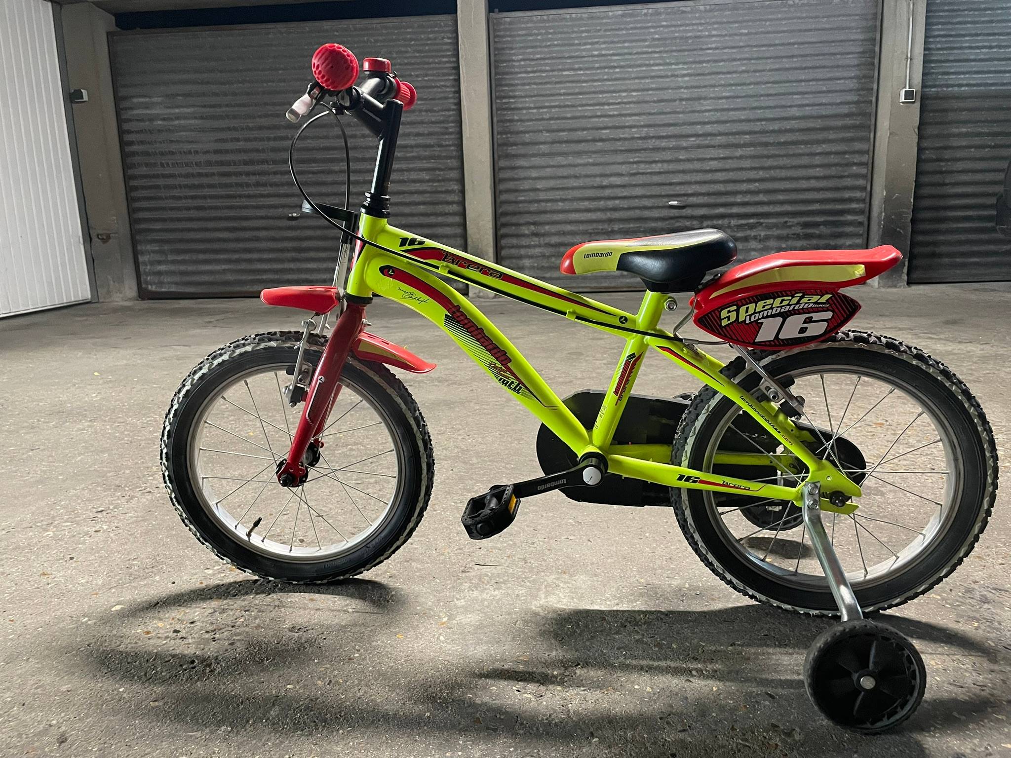 Vélo 16 pouces avec roulettes