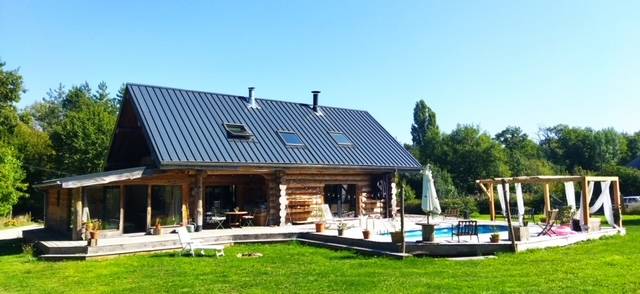Vends jolie maison de famille en rondins dans son écrin de verdure - 4 chambres, 150m² - Nibelle (45)