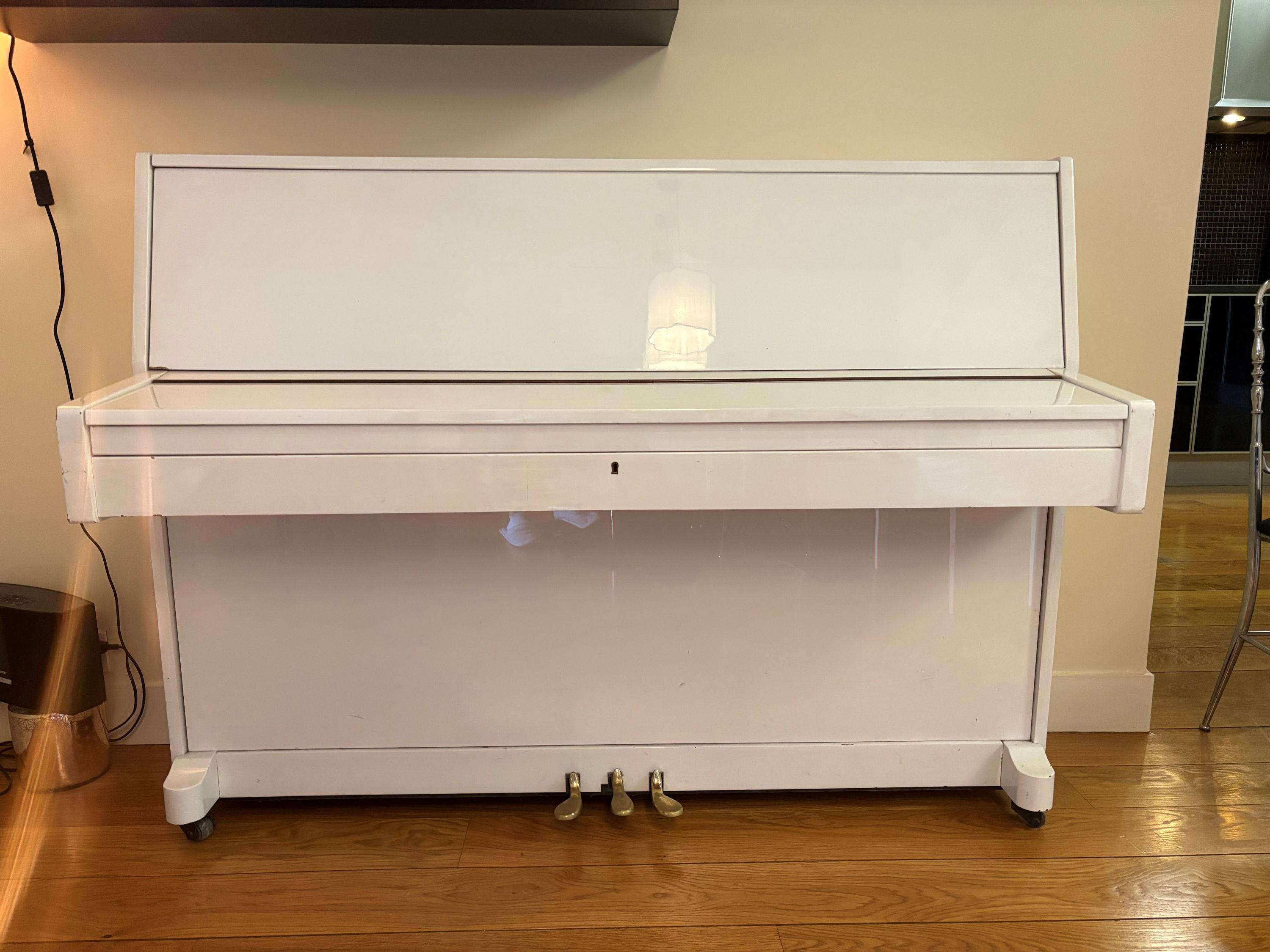 Vends piano droit laqué blanc