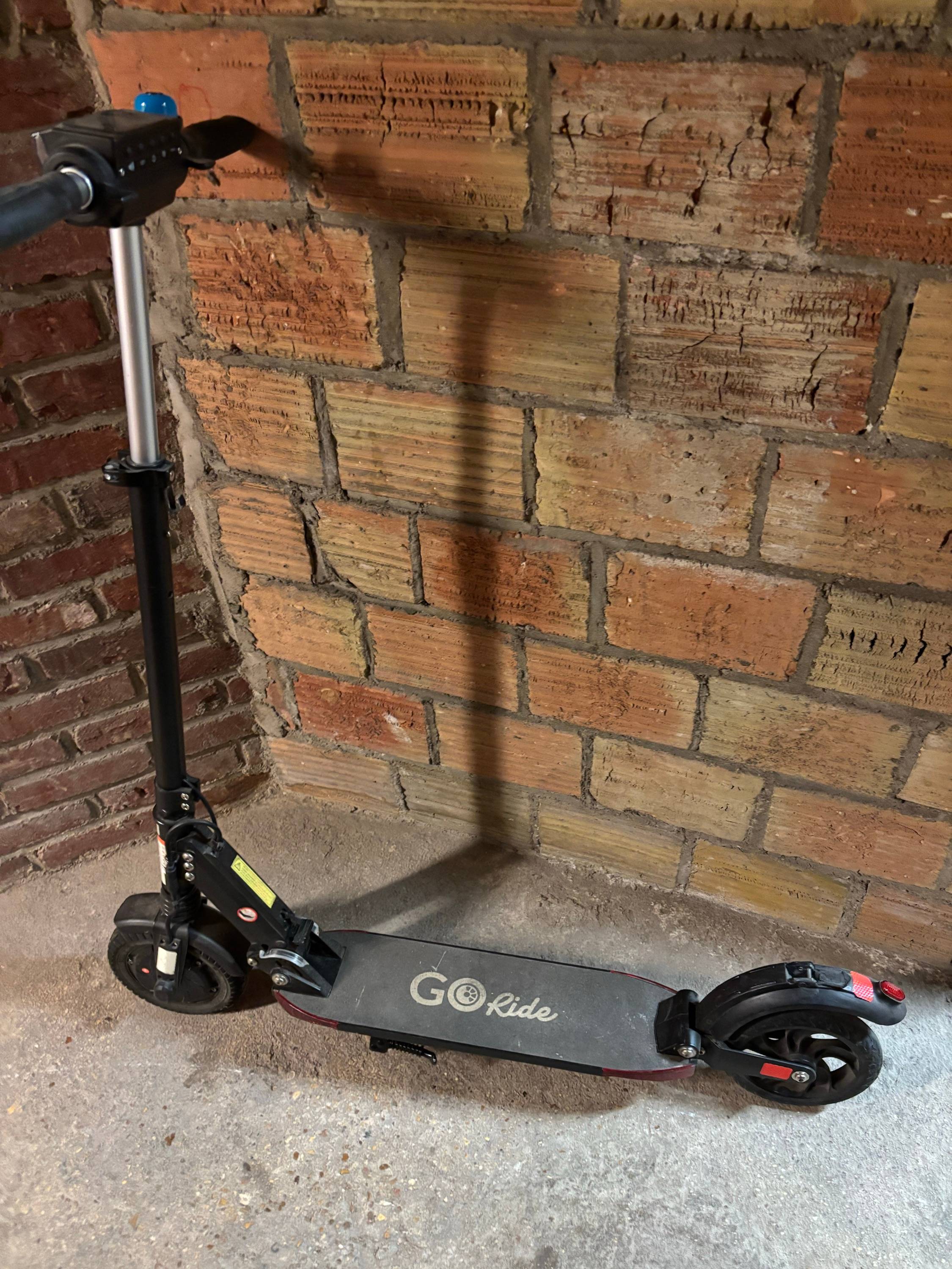 Vends trottinette électrique Go Ride avec chargeur