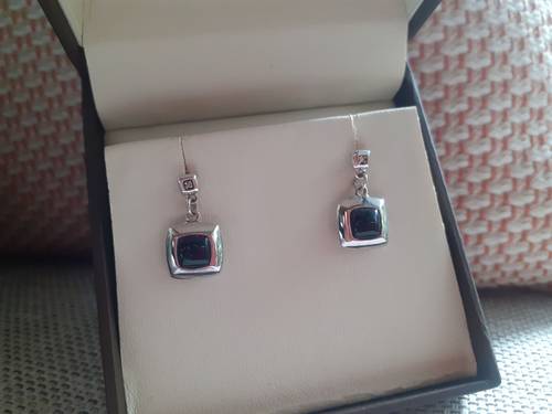 Vends boucles d’oreilles Saint-Honoré Paris 2 diamants argent 925