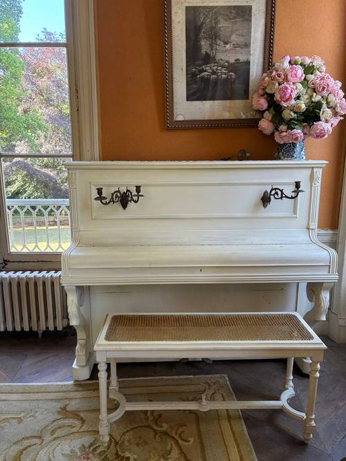 Vends lot composé d’un piano droit et d’une banquette cannée du XIXème siècle