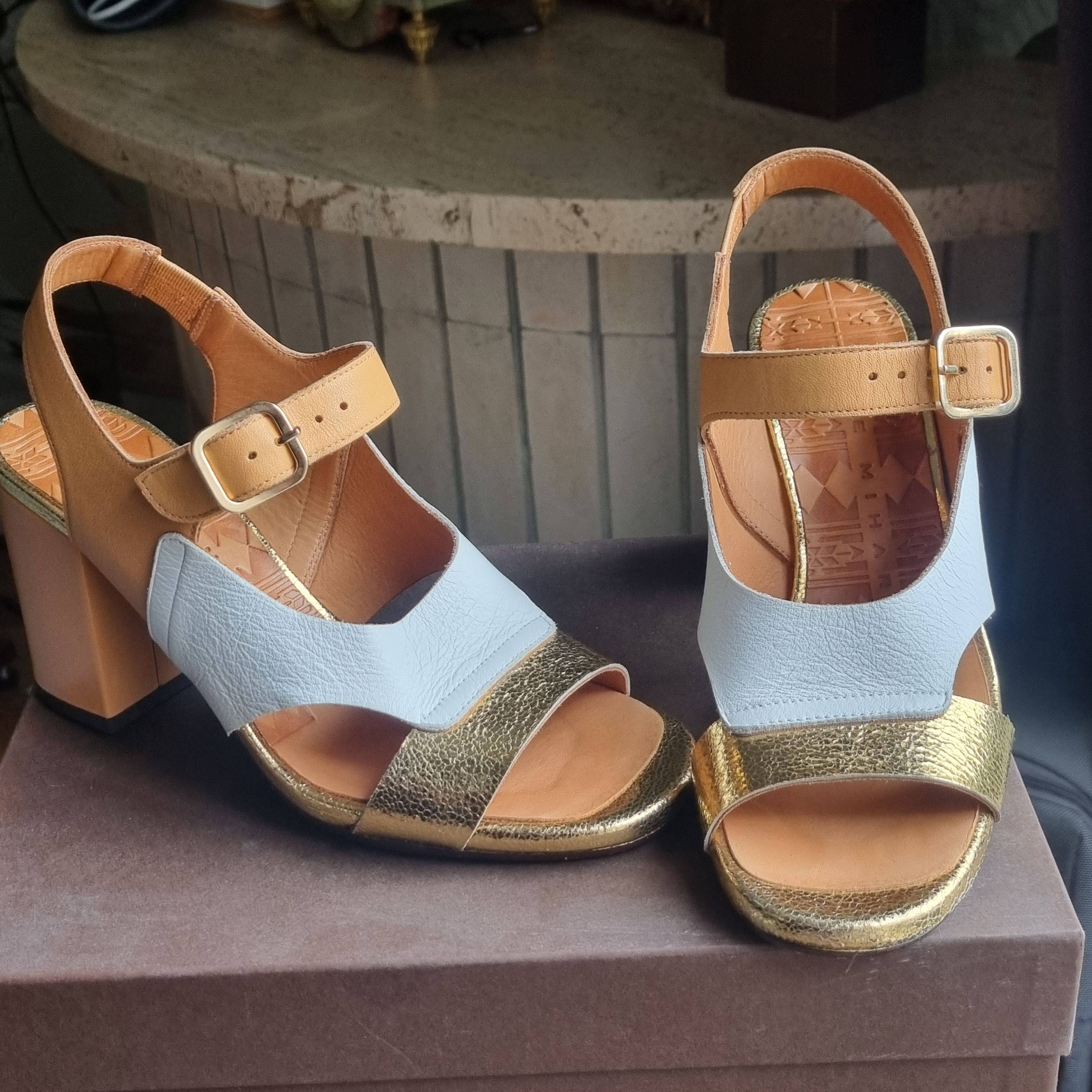 Urgent paires de chaussures à vendre