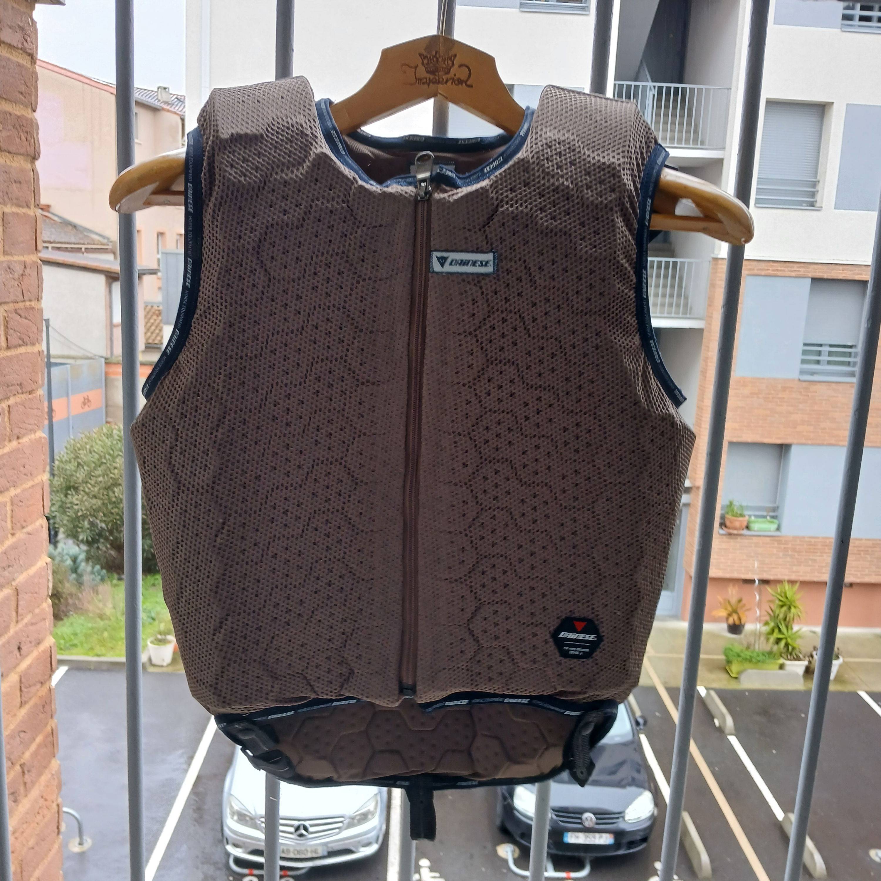 Vends veste de protection d’équitation Dainese taille M