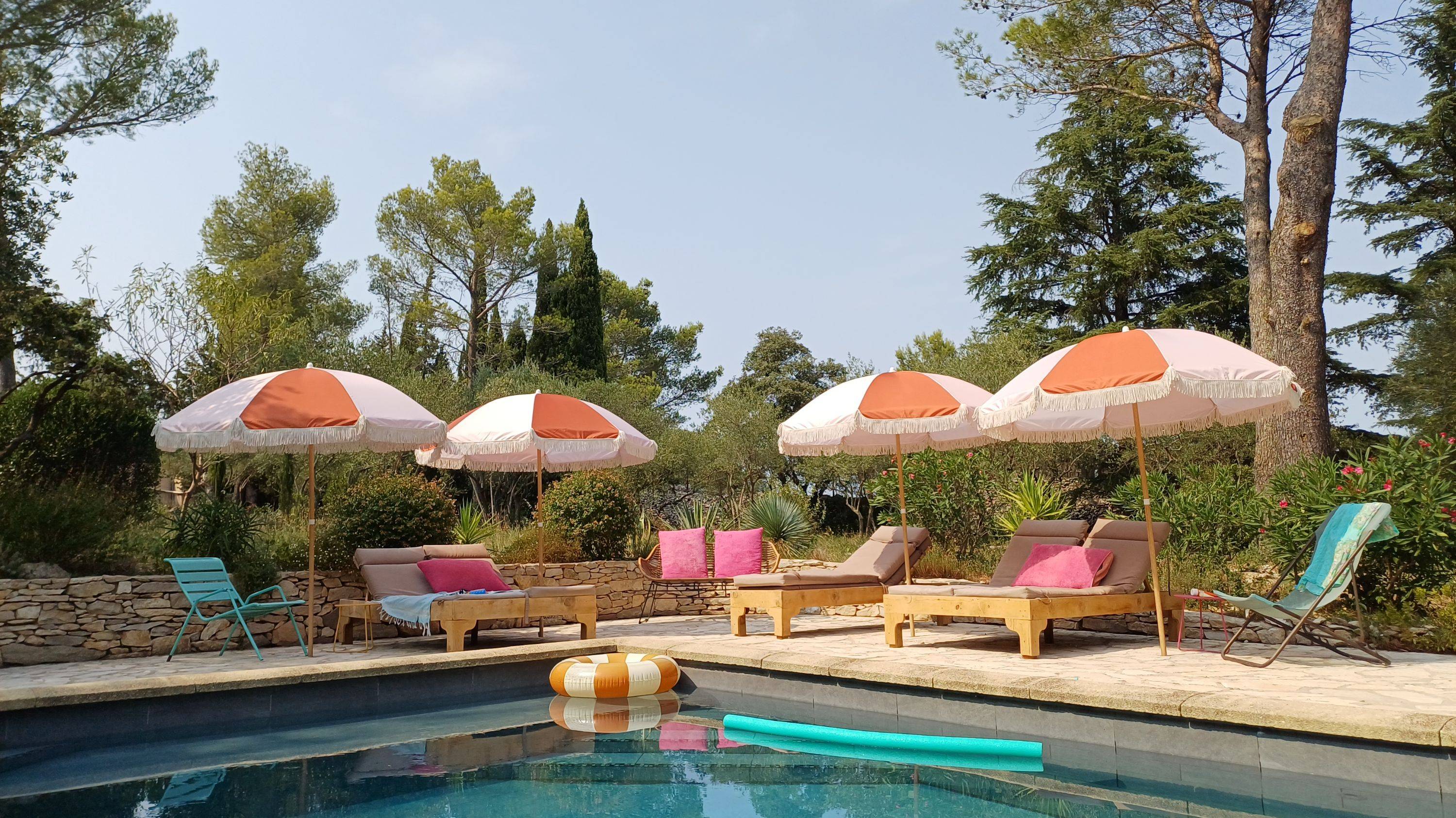 Loue maison chaleureuse avec piscine - 4 chambres, 8 couchages, Nimes Garrigue