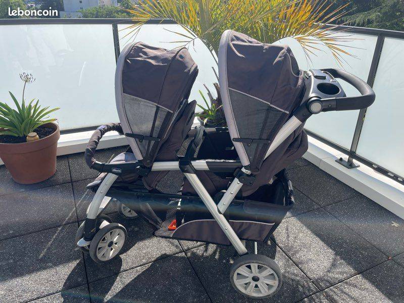 Vends poussette double Chicco Together - Très bon état - Complète