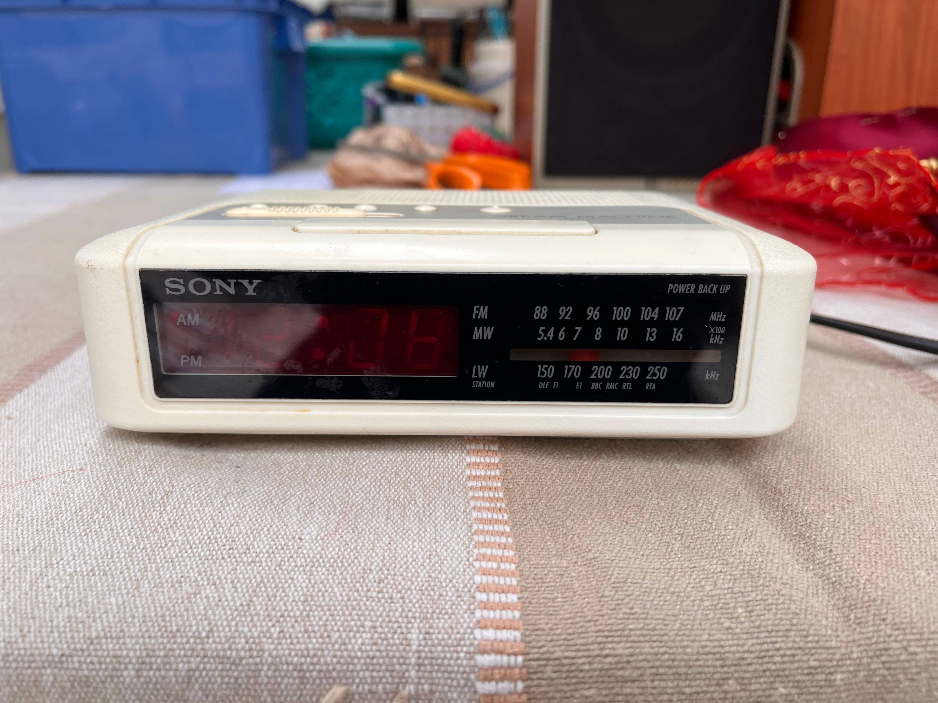 Vends radio-réveil Sony Dream Machine