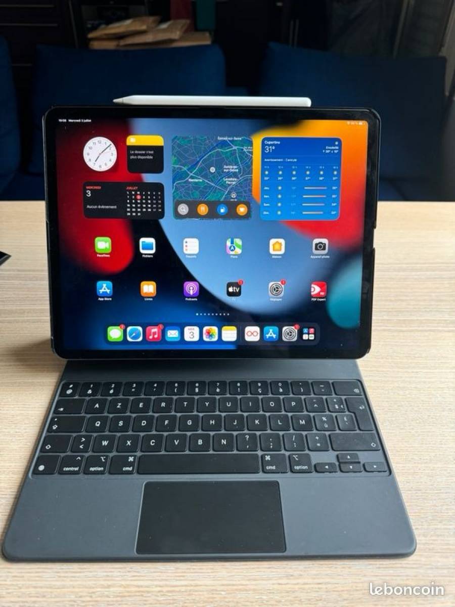 Pad Pro 12.9 5th Generation + Apple pencil 2nd Generation + Magic Keyboard