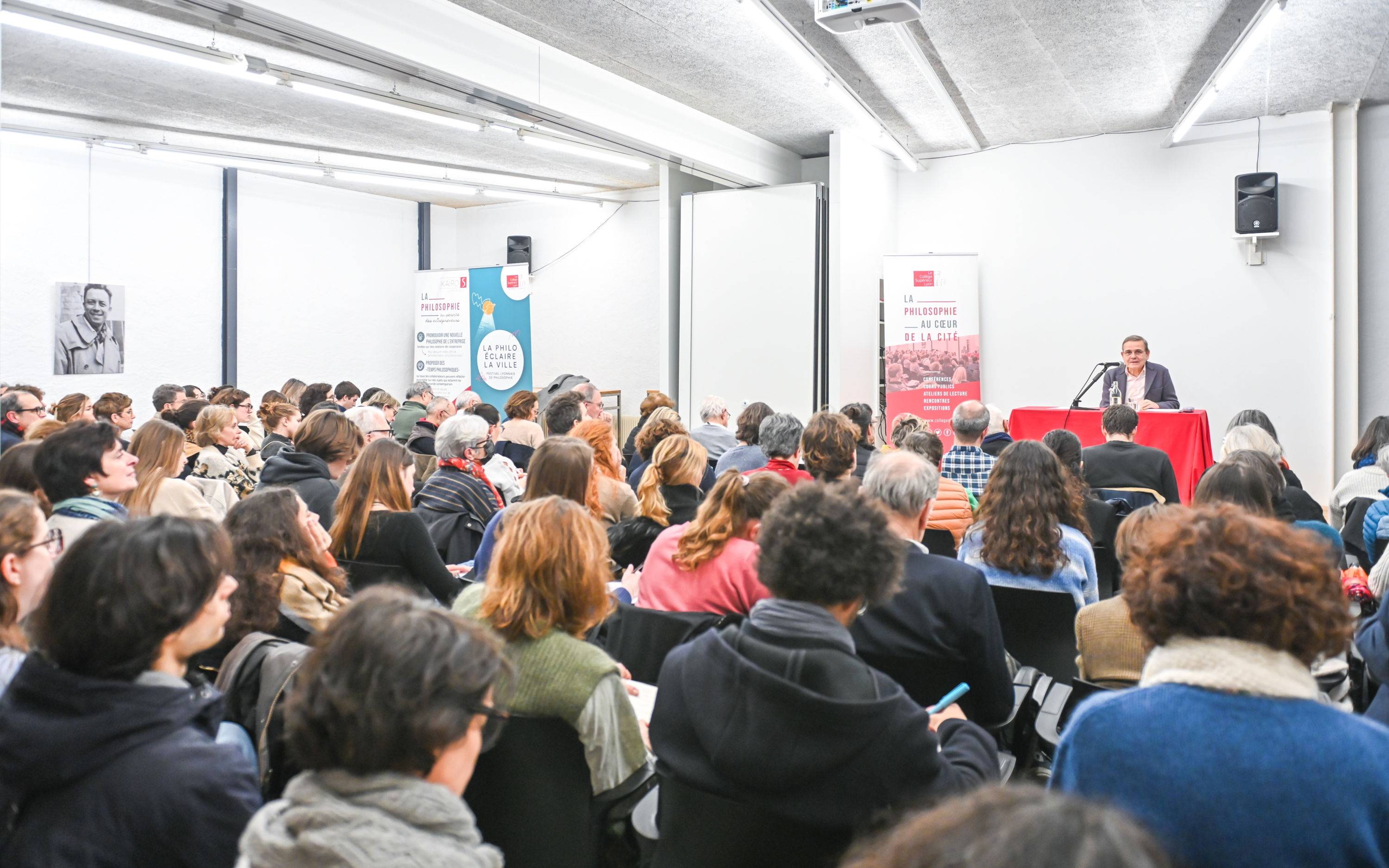 Recrute agent d’accueil H/F pour les conférences au Collège S. - Lyon