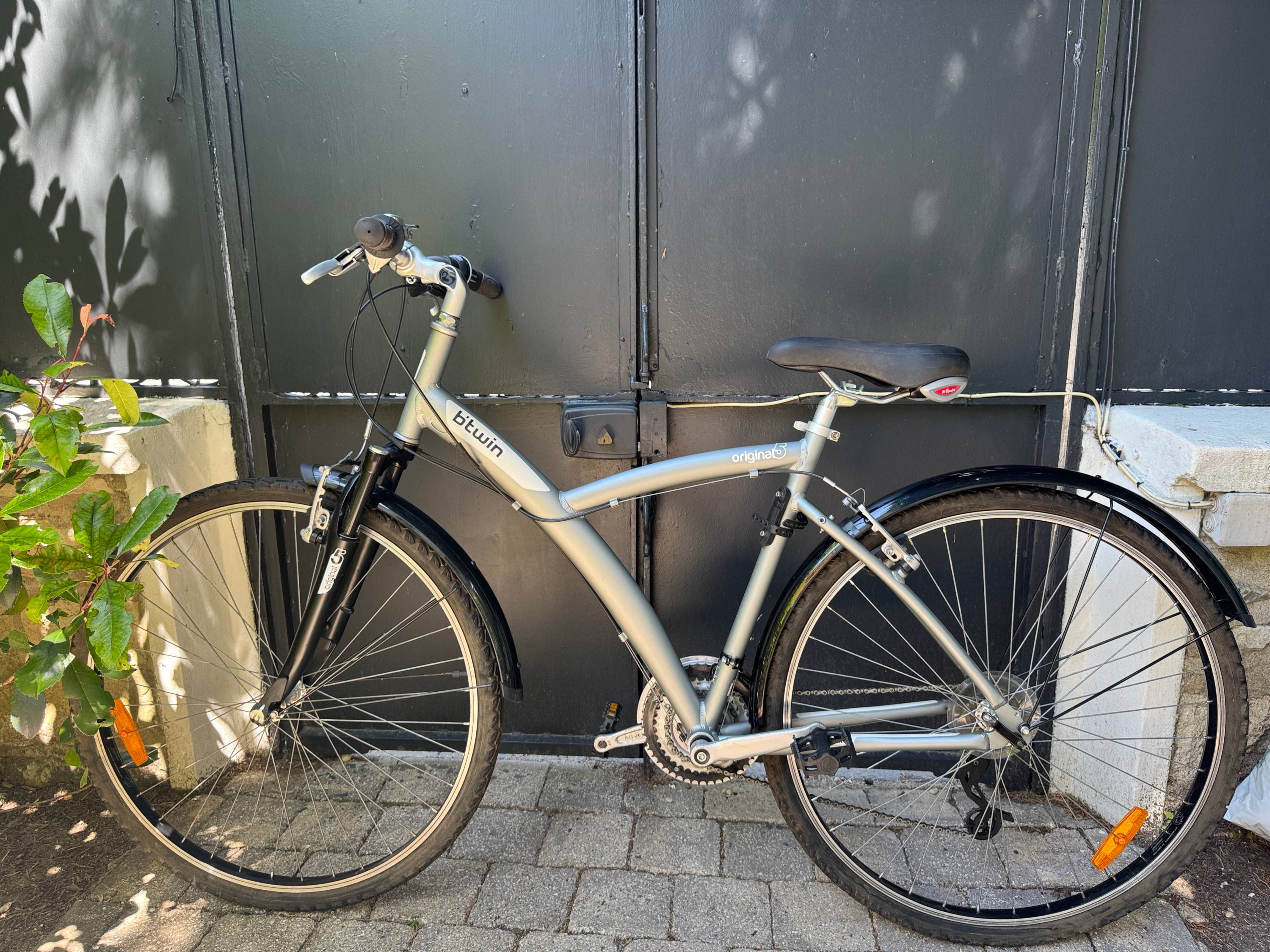 Vends vélo homme gris métallisé excellent état