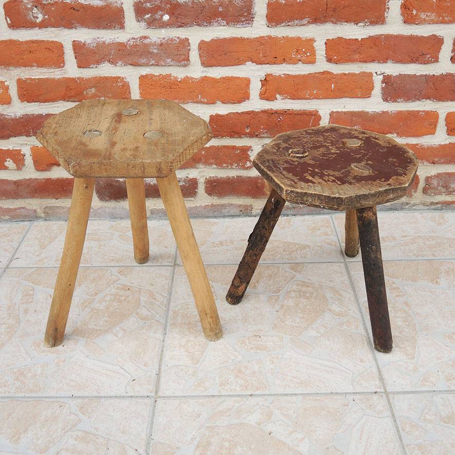 2 Anciens Tabourets de Traite Hexagonaux en Bois Massif