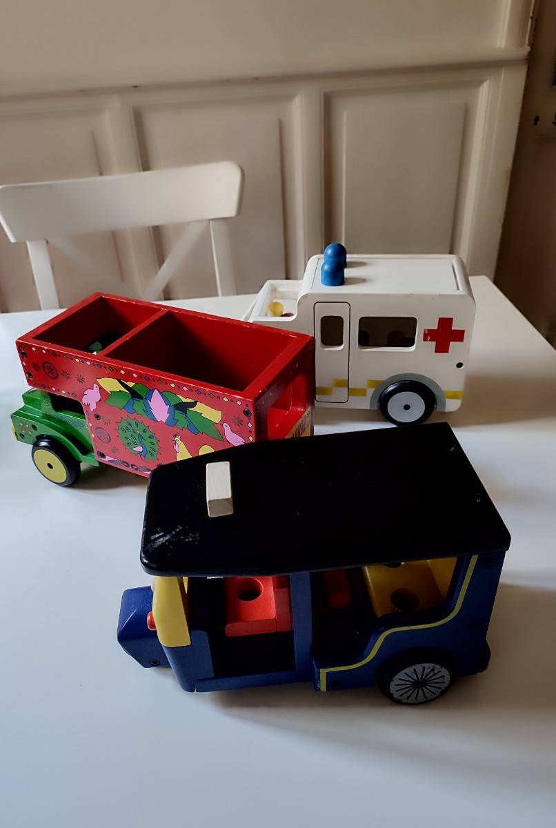 Au choix véhicule en bois et ses occupants HABITAT