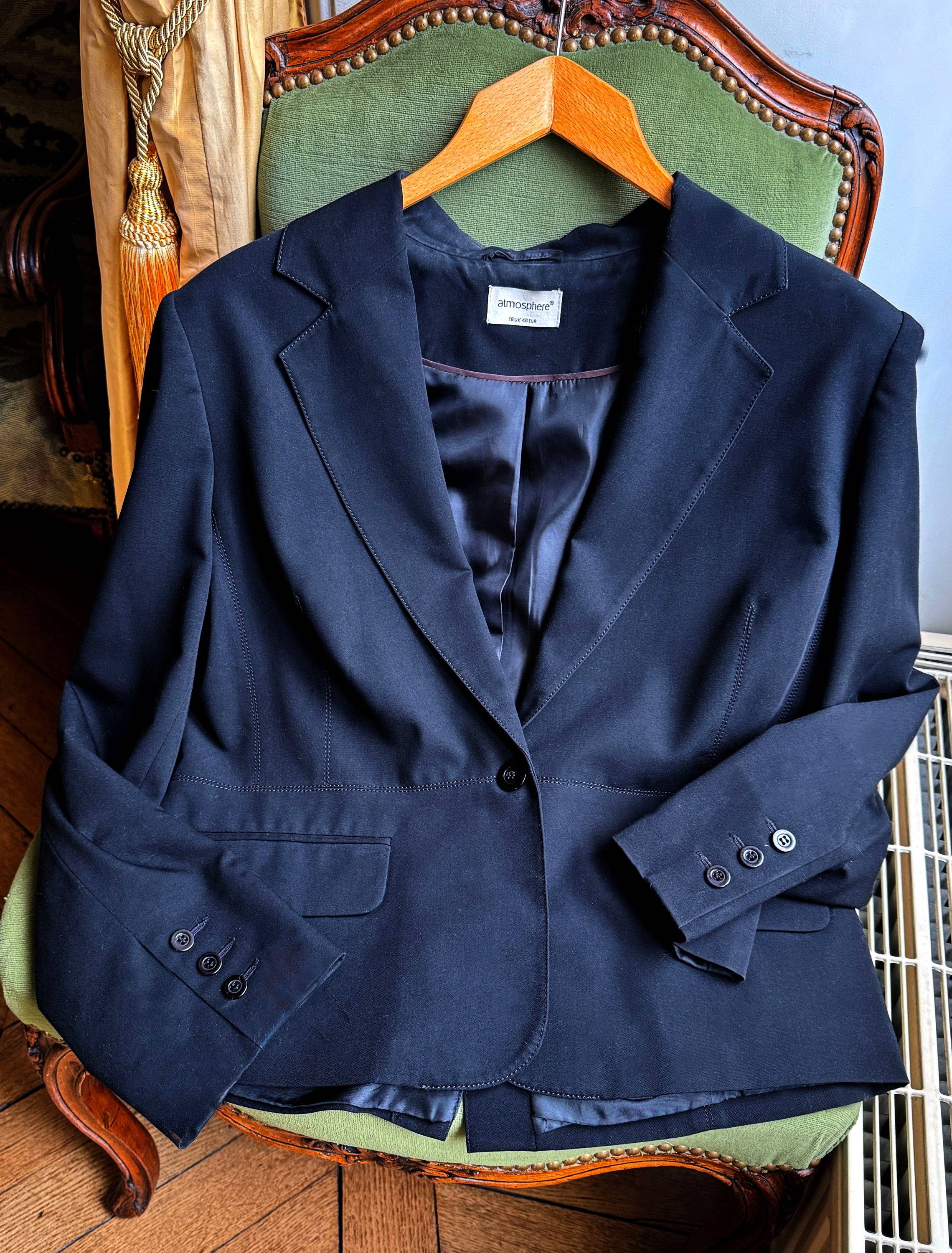 Vends blazer noir légèrement cintré - Taille 46