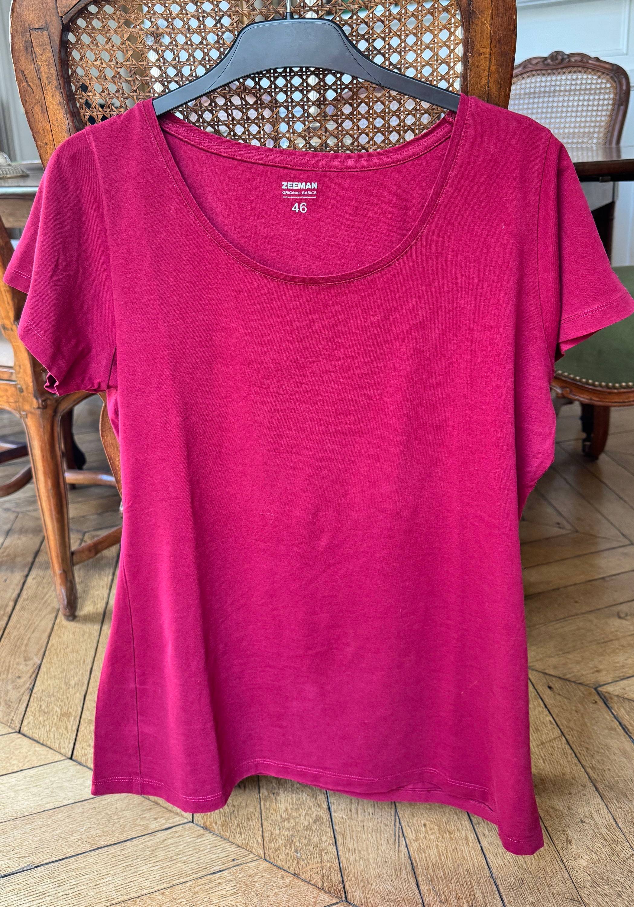 Vends T-shirt rouge cerise foncé de marque Zeeman, taille 46 française