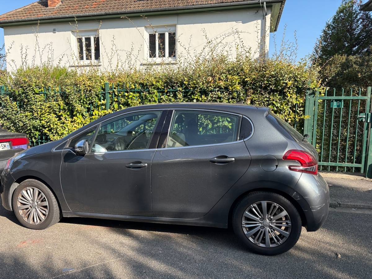 Vente Peugeot 208 auto grise en très bon état