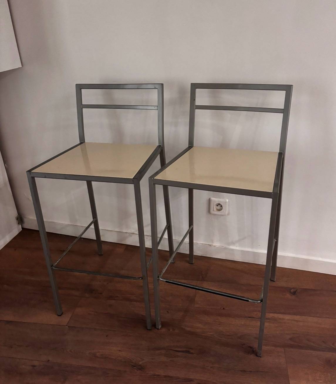 Vends paire de chaises hautes de bar en structure métallique