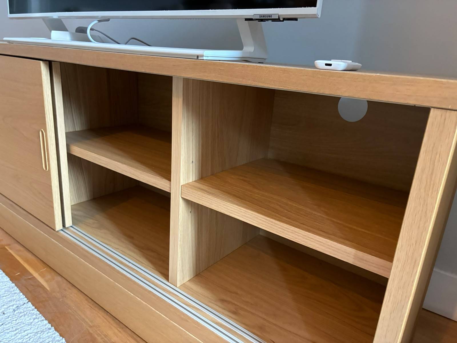 Vends meuble TV IKEA Tonstad - plaqué chêne, portes coulissantes, 178 cm - quasi neuf