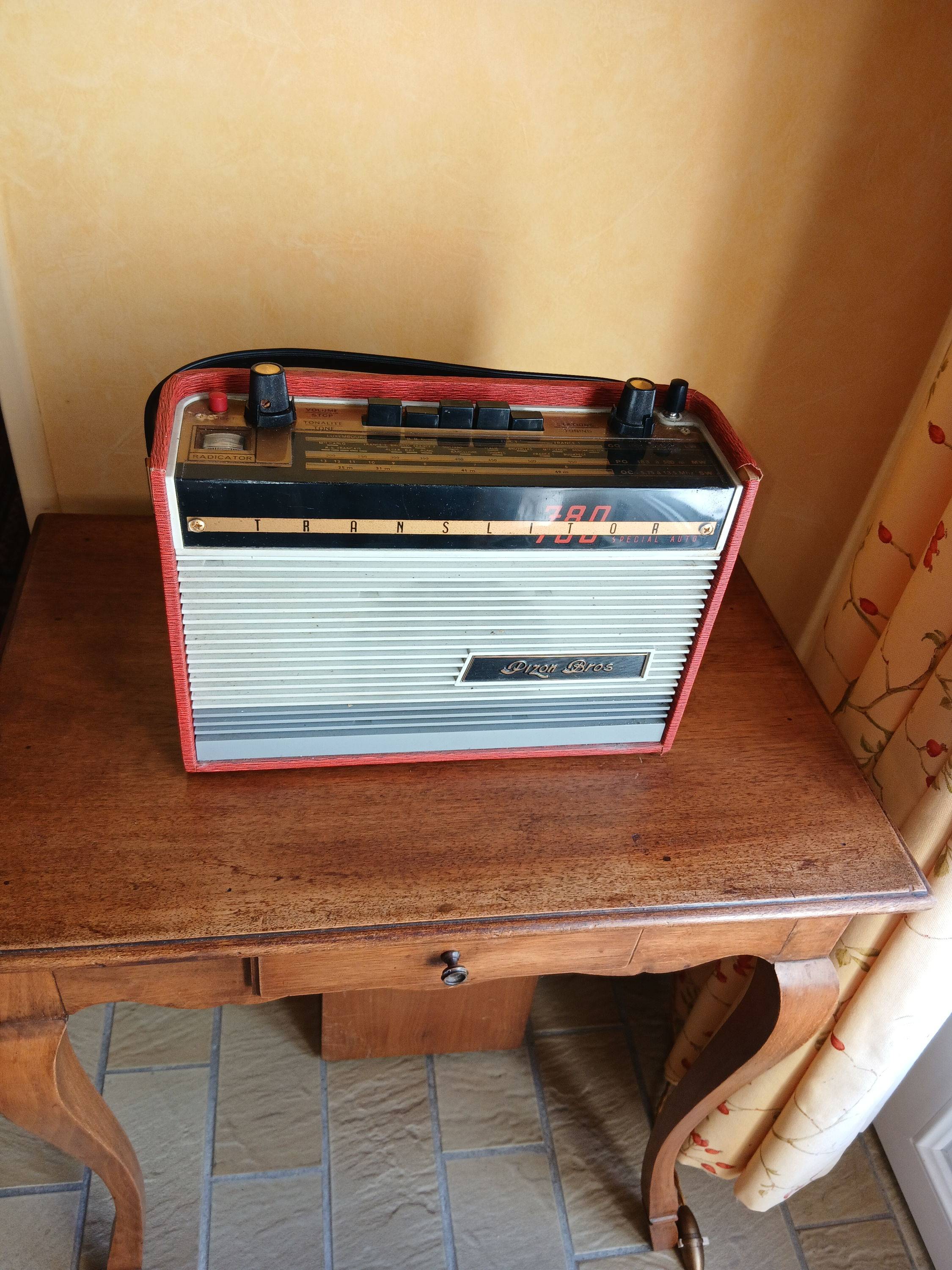 Vends pour collectionneur transistor "Pizon Bros 780 special auto"