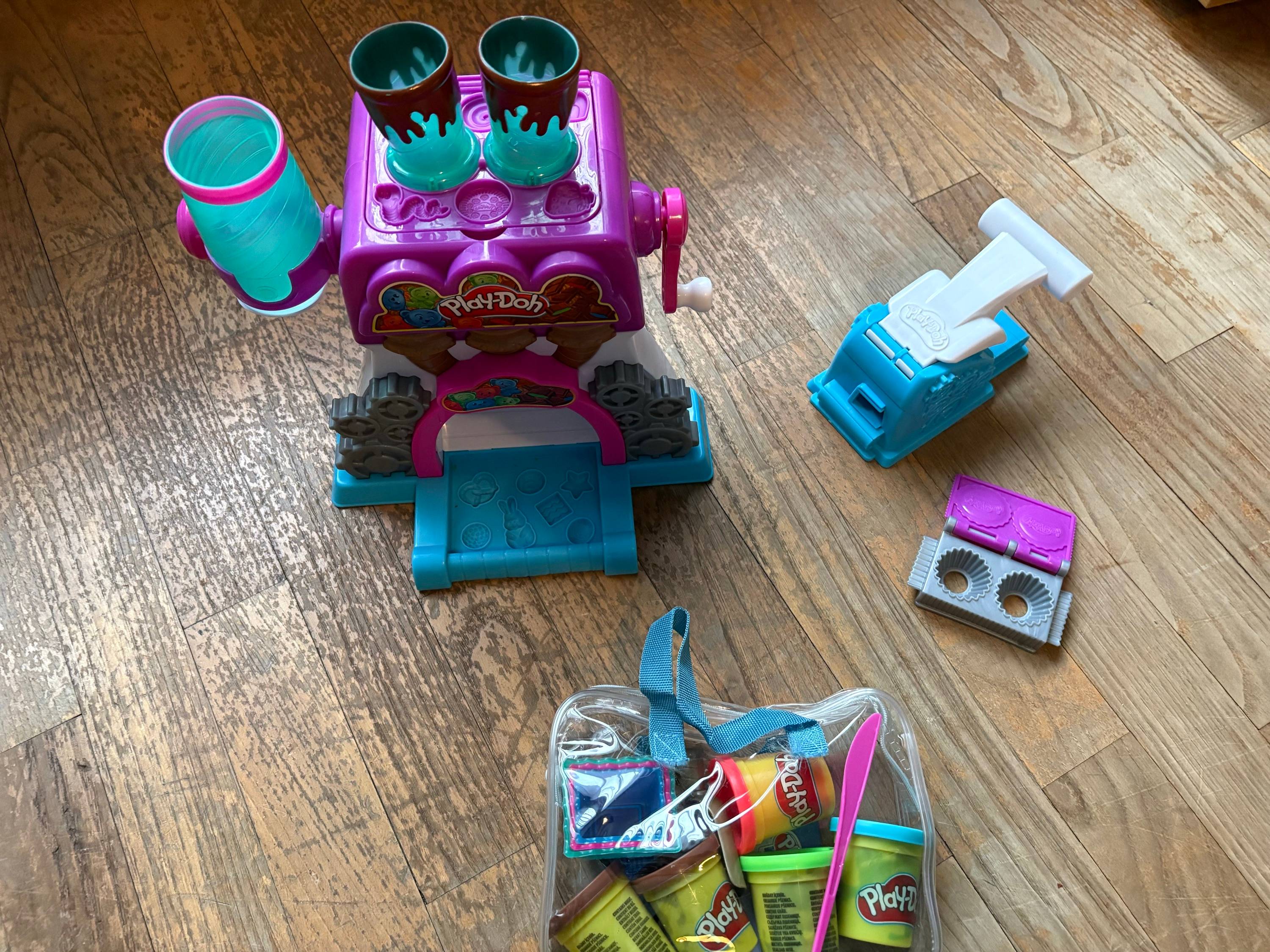 Vends Play doh, faire gâteaux et pâtisseries