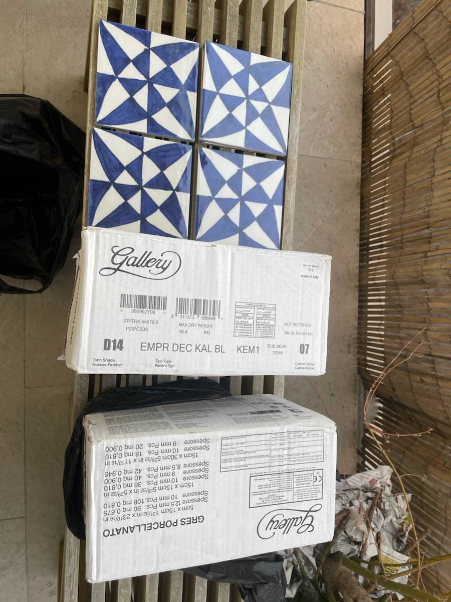 Donne carreaux de ciment / carrelage