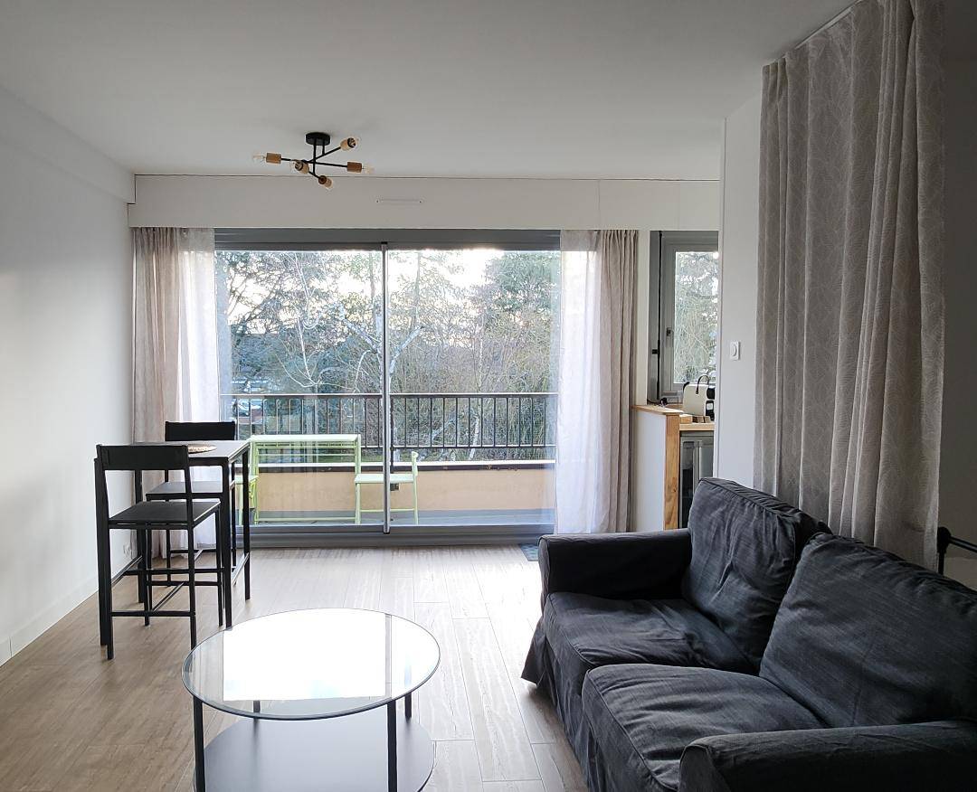 Location grand studio meublé en bail mobilité